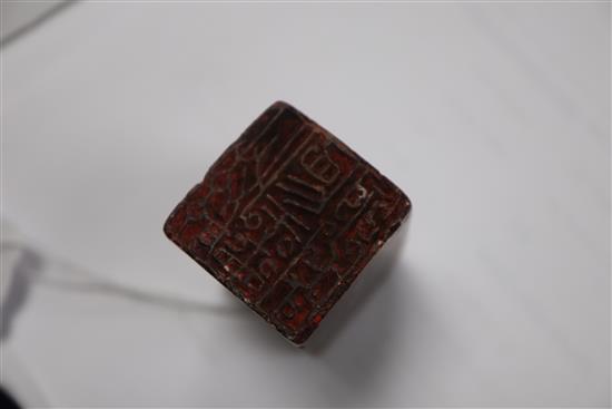 A Chinese soapstone seal, early 20th century, H. 5cm